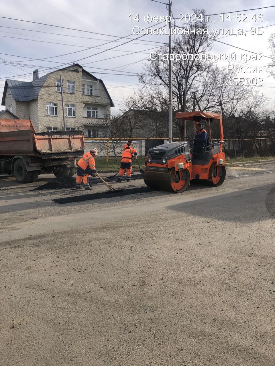 Дорожники Ставрополя продолжают приводить в порядок транспортные пути после  зимы